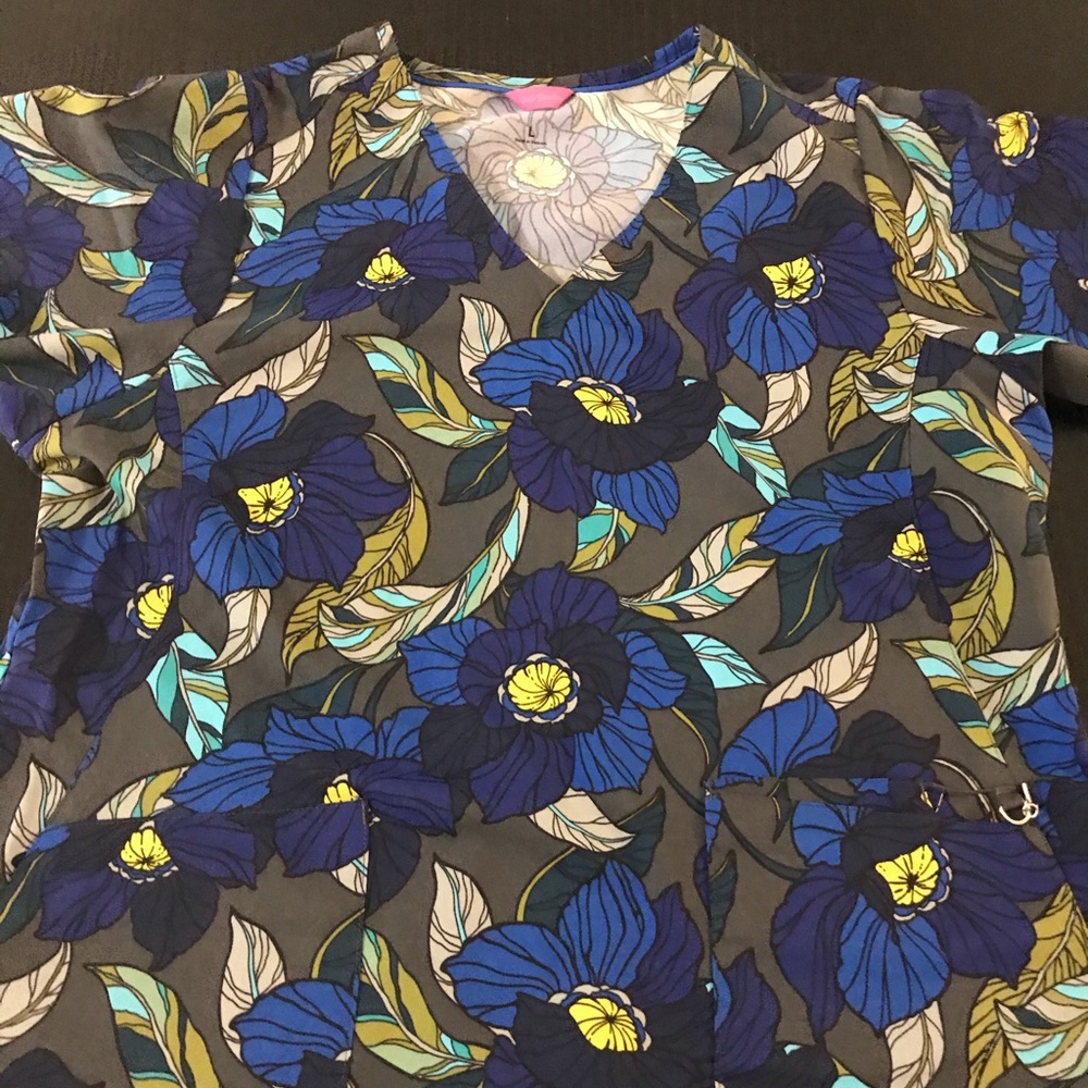 Vera Bradley Scrub Top large Used